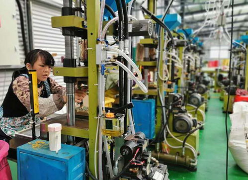 中國(guó)鐵建扶貧車間 鐵路力量助深度貧困村駛上致富快車道