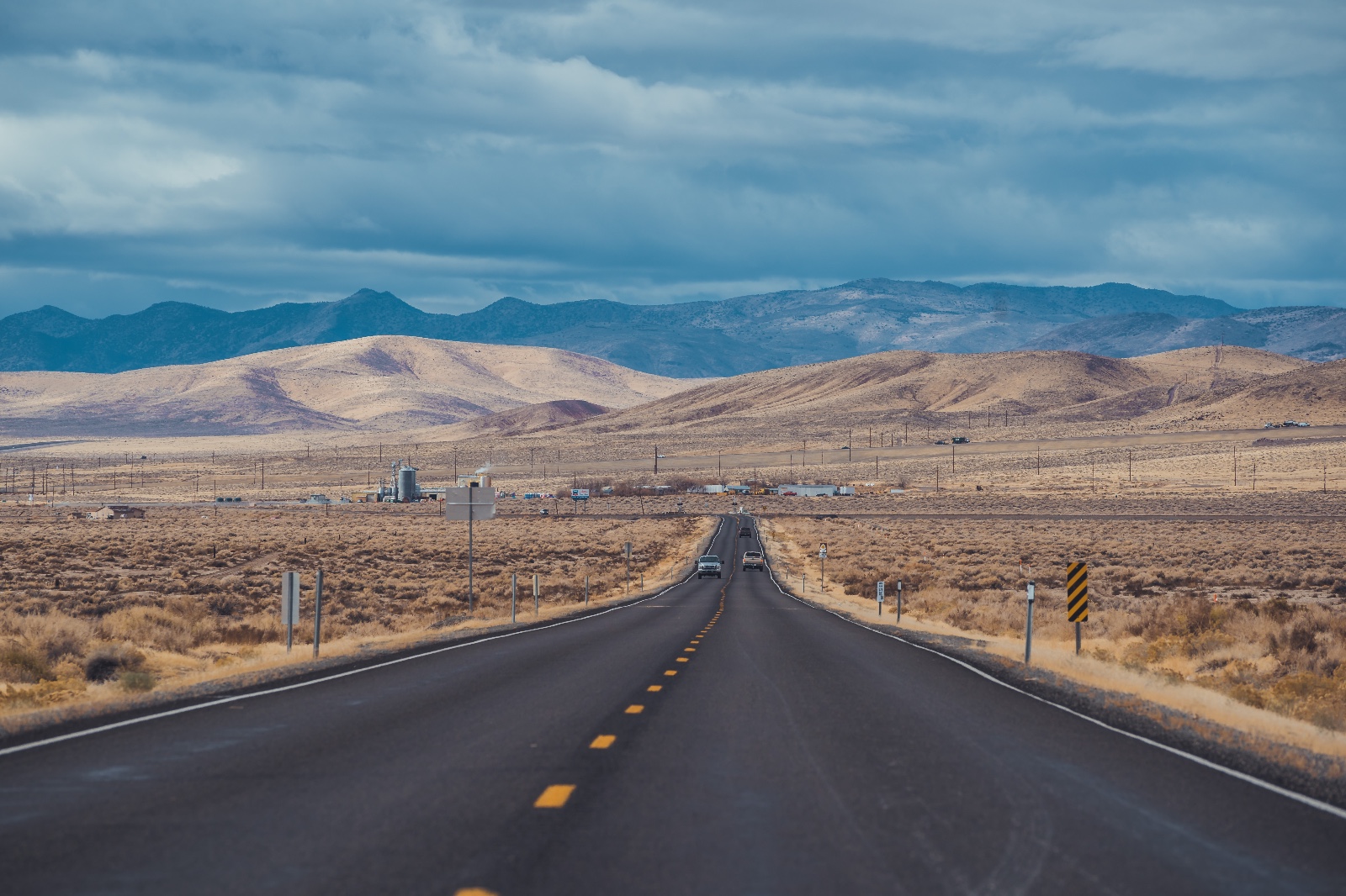 孤獨(dú)與鋼鐵的交響 美國(guó)50號(hào)公路與鐵路的西部傳奇